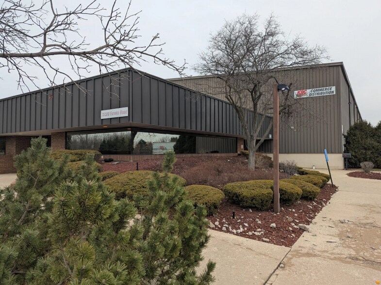 36300 Eureka Rd, Romulus, MI à louer - Photo de l’immeuble – Image 2 sur 13