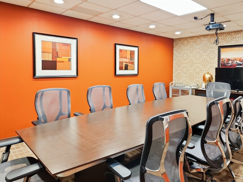 4321 W College Ave, Appleton, WI à louer - Photo intérieure – Image 2 sur 14