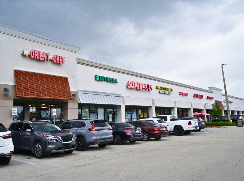 4601-4777 S University Dr, Davie, FL à louer - Photo de l’immeuble – Image 3 sur 6