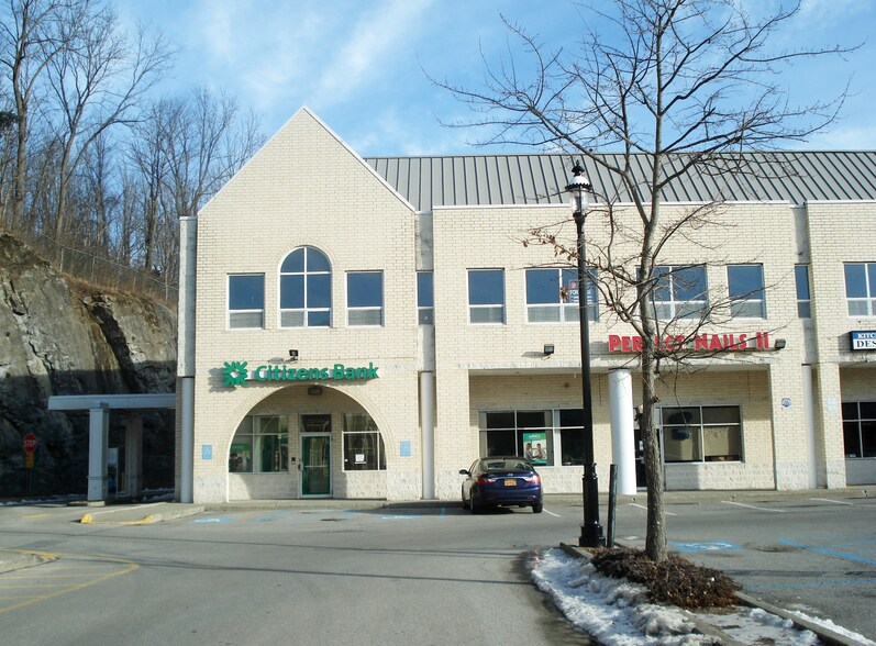 13-17 North Ave, Pleasant Valley, NY à louer - Photo de l’immeuble – Image 3 sur 5