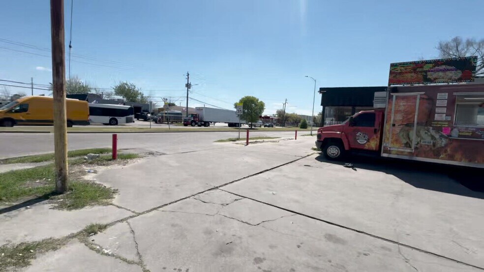 9333 Irvington Blvd, Houston, TX à vendre - Vidéo sur l’annonce professionnelle – Image 3 sur 8