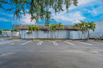 4790 NW 157th St, Miami Gardens, FL à louer Photo intérieure– Image 1 sur 16