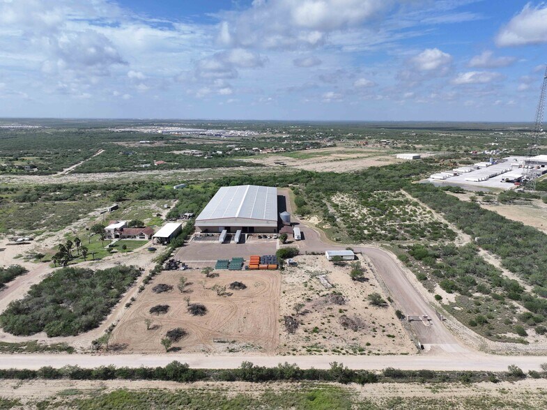 355 Webb Rd, Laredo, TX à louer - Photo de l’immeuble – Image 3 sur 5
