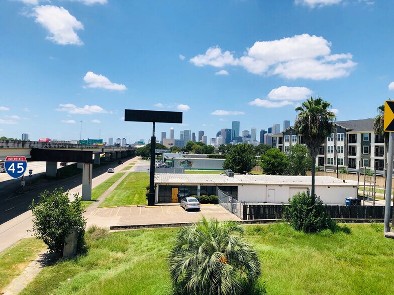 3433 I-45, Houston, TX à louer - Photo de l’immeuble – Image 2 sur 20