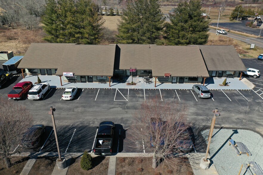 102 High Country Sq, Banner Elk, NC à louer - Photo de l’immeuble – Image 2 sur 13