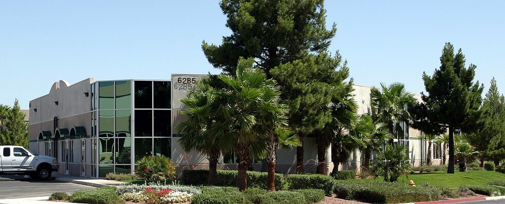 6285 S McLeod Dr, Las Vegas, NV à louer - Photo de l’immeuble – Image 2 sur 4