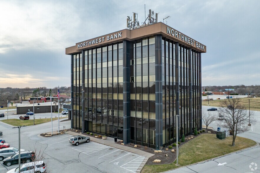 2550 Middle Rd, Bettendorf, IA à vendre - Photo de l’immeuble – Image 3 sur 14