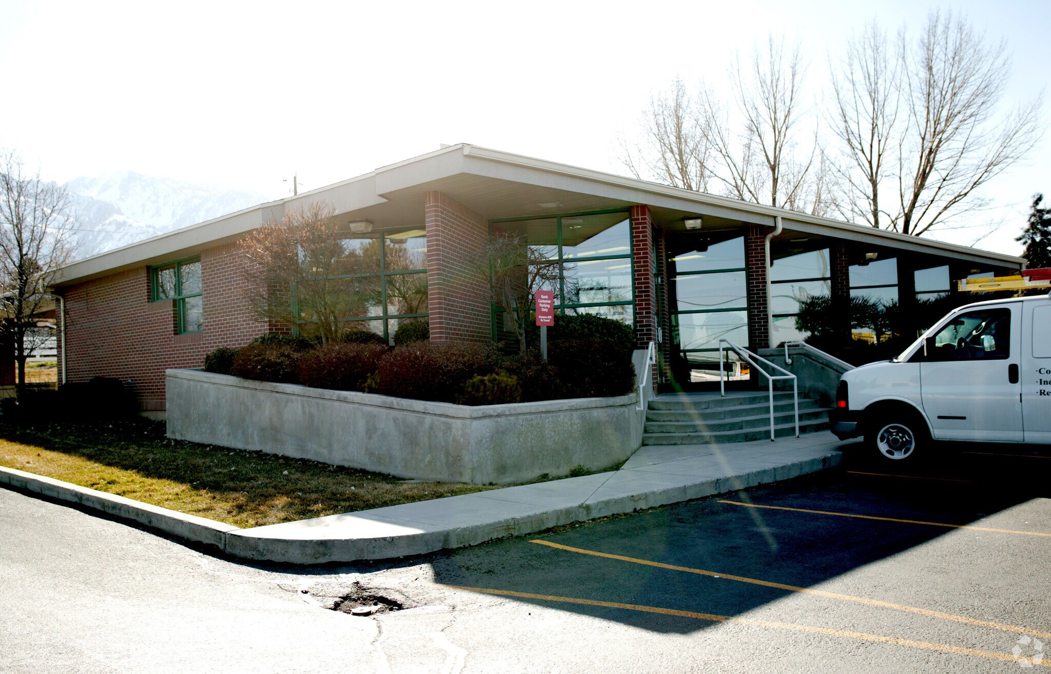 10625 S 1300 E, Sandy, UT à vendre Photo de l’immeuble– Image 1 sur 2