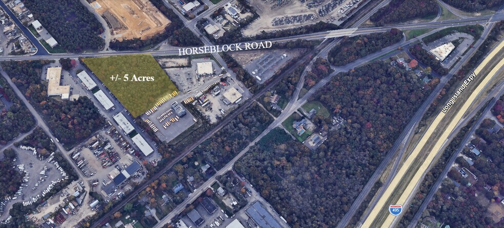 3601-3605 Horseblock Rd, Medford, NY à louer - Photo de l’immeuble – Image 3 sur 4