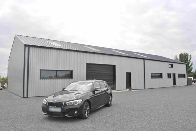 Plus de détails pour Industriel/Logistique à louer