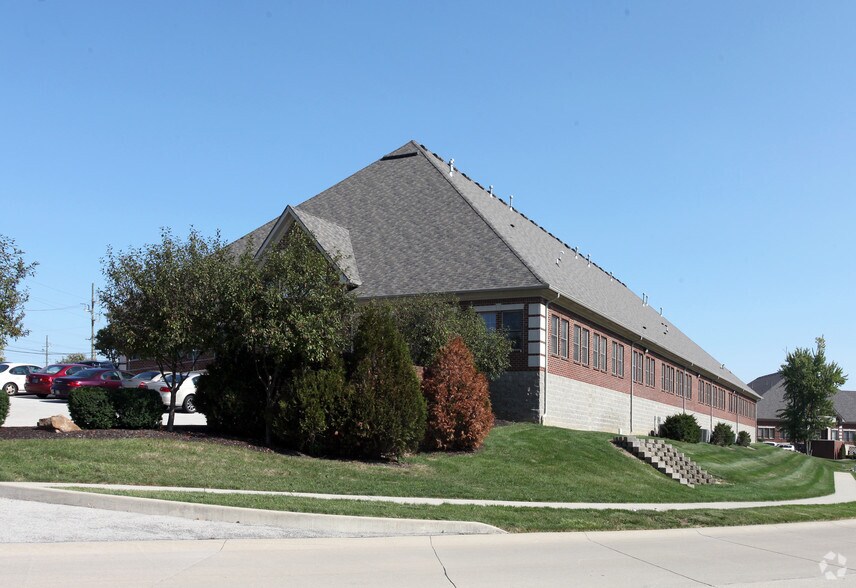 11501 Cumberland Rd, Fishers, IN à louer - Photo de l’immeuble – Image 2 sur 24