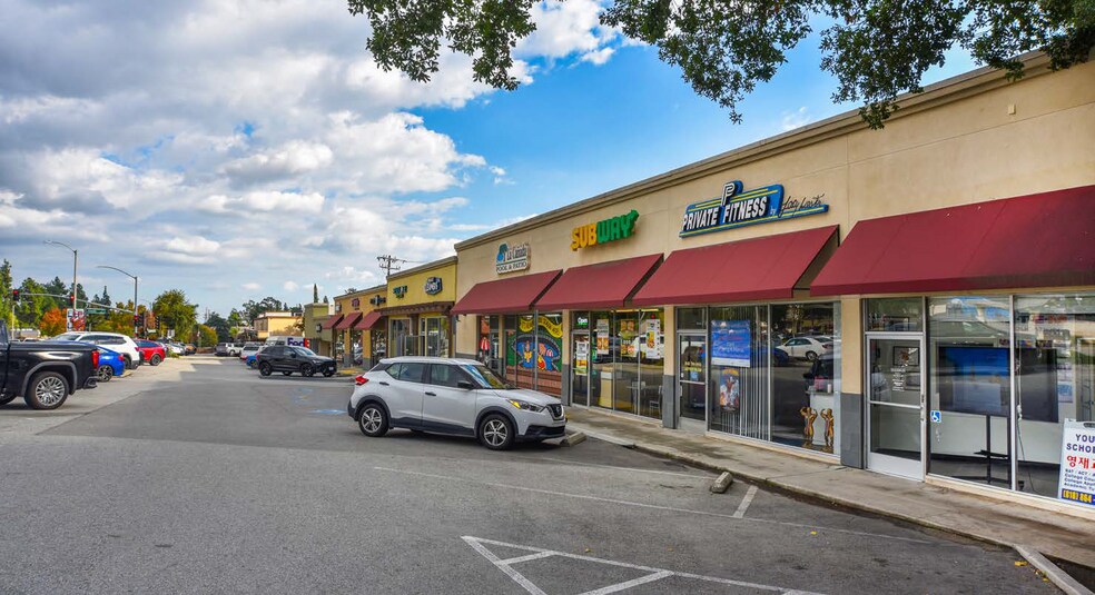 502 Foothill Blvd, La Cañada Flintridge, CA à vendre - Photo de l’immeuble – Image 2 sur 5