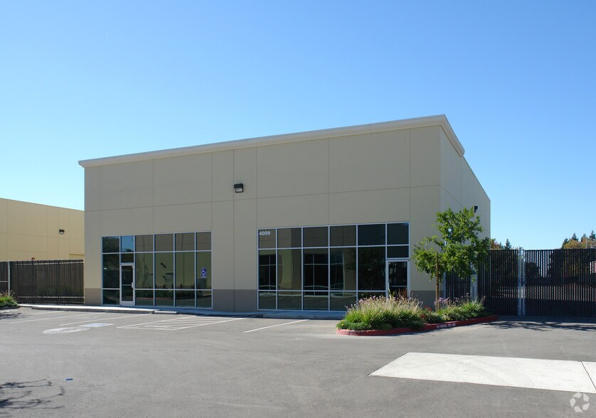4009 Vista Park Ct, Sacramento, CA à vendre - Photo de l’immeuble – Image 1 sur 7