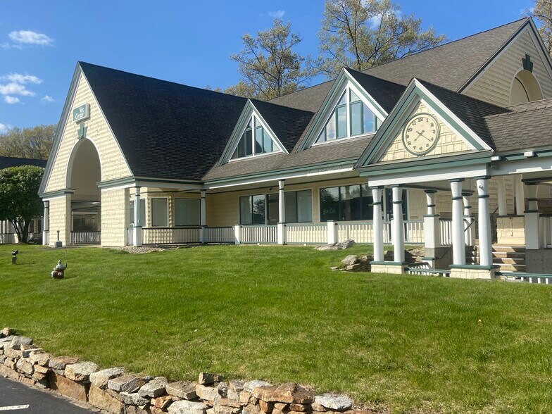 1461 Hooksett Rd, Hooksett, NH à louer - Photo de l’immeuble – Image 2 sur 7