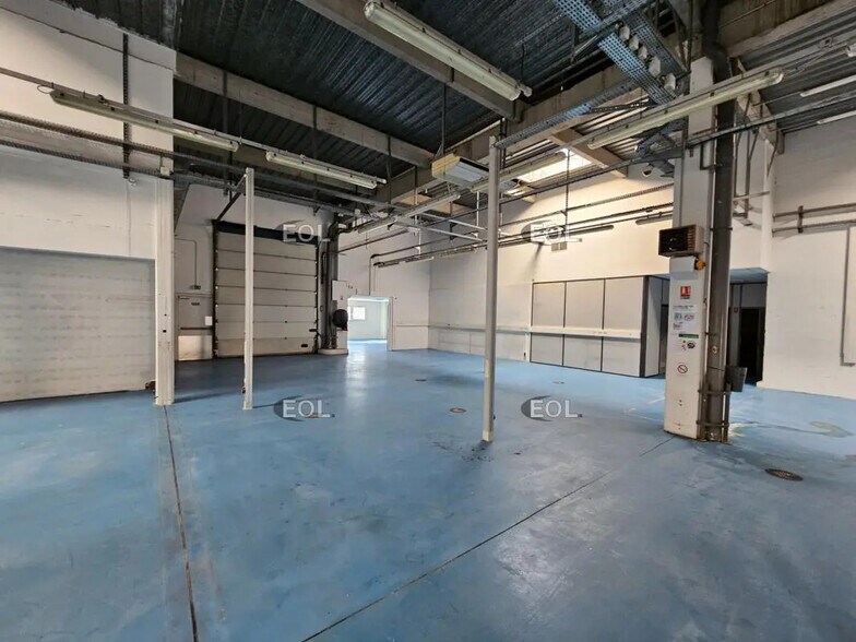 Local d’activités dans Ivry-sur-Seine à louer - Photo de l’immeuble – Image 2 sur 11