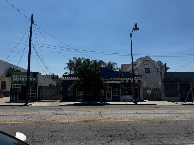 2522 E 1st St, Los Angeles, CA à vendre - Photo de l’immeuble – Image 2 sur 3