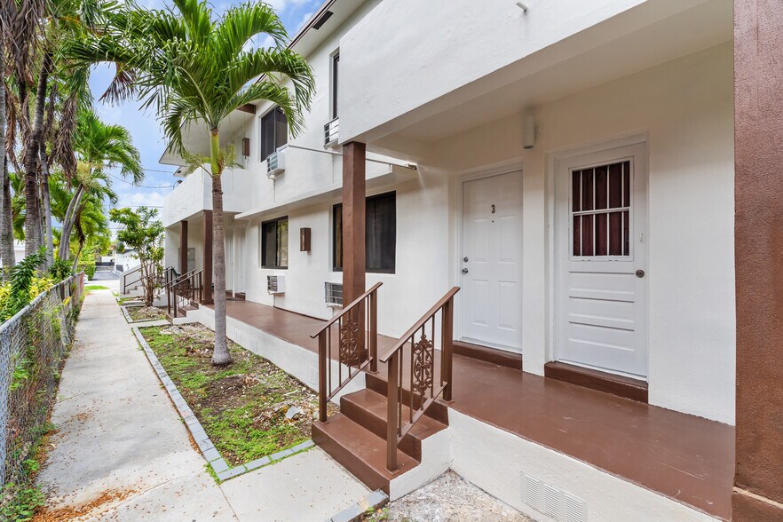 550 SW 10th St, Miami, FL à vendre - Photo de l’immeuble – Image 1 sur 40