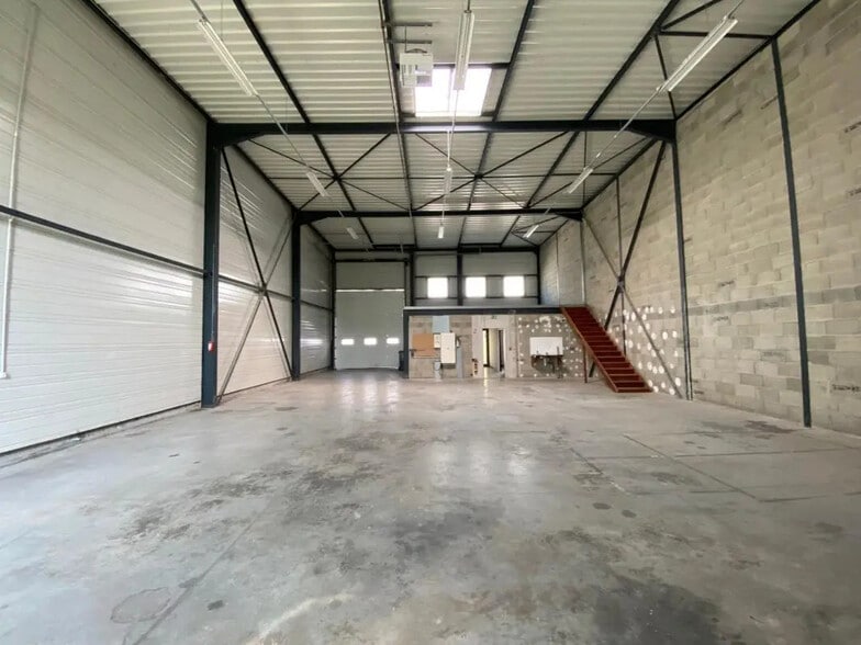 Bureau dans Rillieux-la-Pape à louer - Photo de l’immeuble – Image 3 sur 9