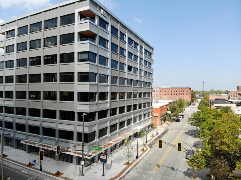 202 W Berry St, Fort Wayne, IN à louer - Photo de l’immeuble – Image 3 sur 4