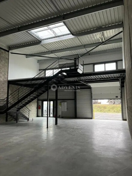 Local d'activités dans Saran à vendre - Photo de l’immeuble – Image 2 sur 5