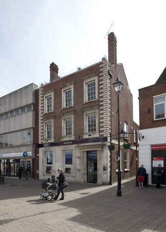 Plus de détails pour 67 High St, Staines - Local commercial à vendre