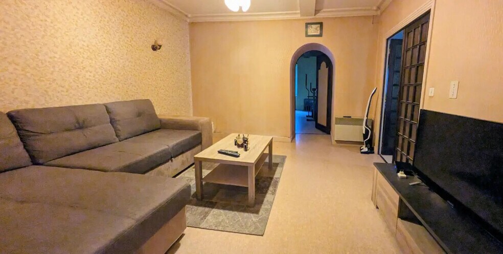 Local d'activités dans Brassac à vendre - Photo de l’immeuble – Image 3 sur 18