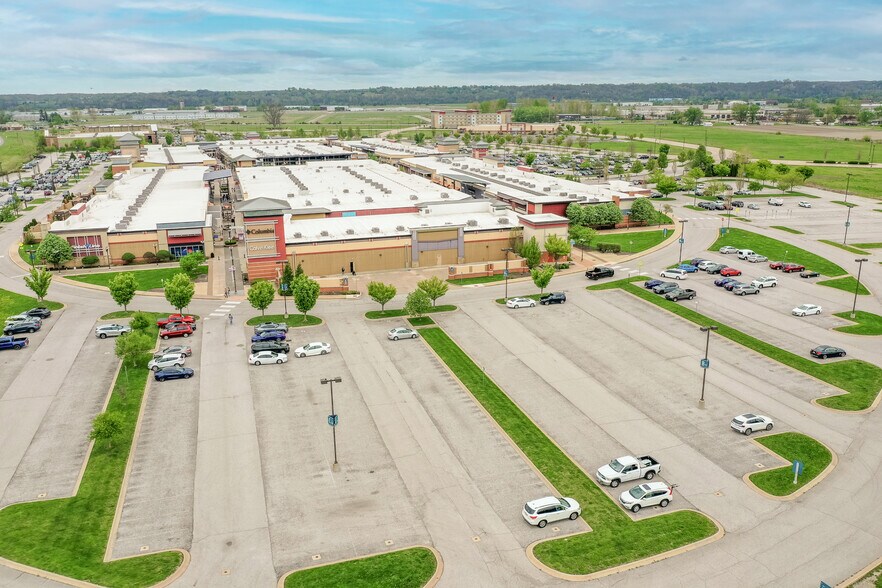 18575 Outlet Blvd, Chesterfield, MO à louer - Photo de l’immeuble – Image 3 sur 6