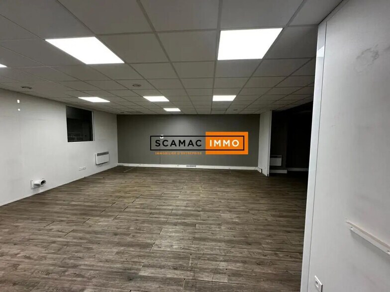 Industriel/Logistique dans Bezons à louer - Photo de l’immeuble – Image 3 sur 4