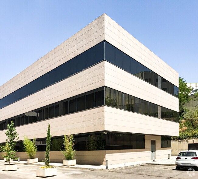 Bureau dans San Sebastián de los Reyes, Madrid à vendre - Photo de l’immeuble – Image 2 sur 2