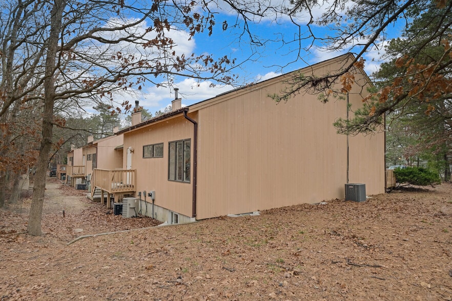 16 Goodfriend Dr, East Hampton, NY à vendre - Photo principale – Image 1 sur 19
