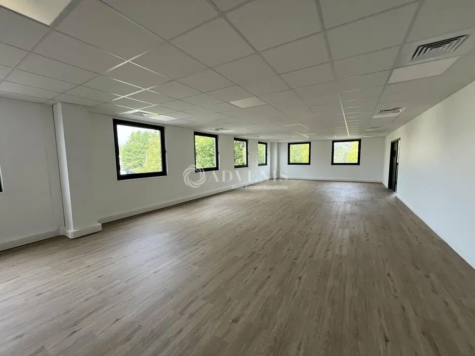 Bureau dans Lisses à louer Photo intérieure– Image 1 sur 6