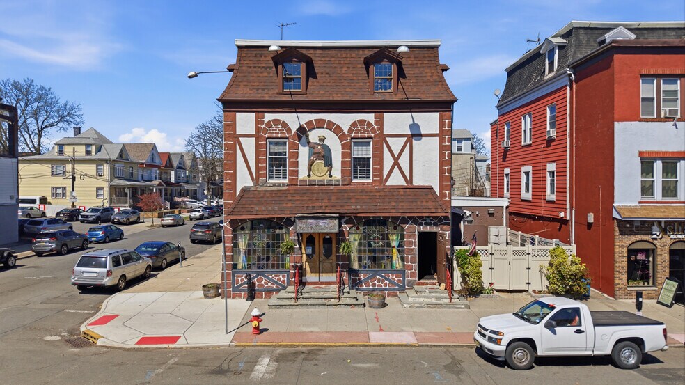 671-673 Broadway, Bayonne, NJ à vendre - Photo principale – Image 1 sur 41