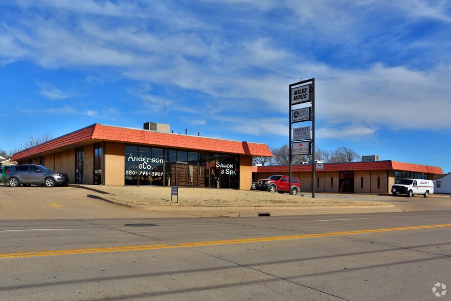 601-617 E Hartford Ave, Ponca City, OK à vendre - Photo principale – Image 1 sur 3