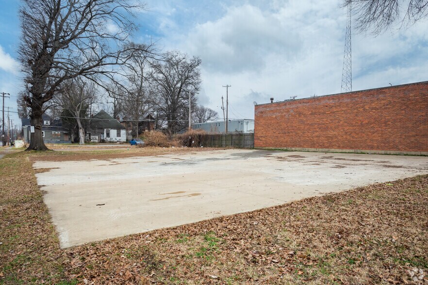 1400 Madison Ave portefeuille de 2 biens à vendre sur LoopNet.fr - Photo principale – Image 2 sur 2