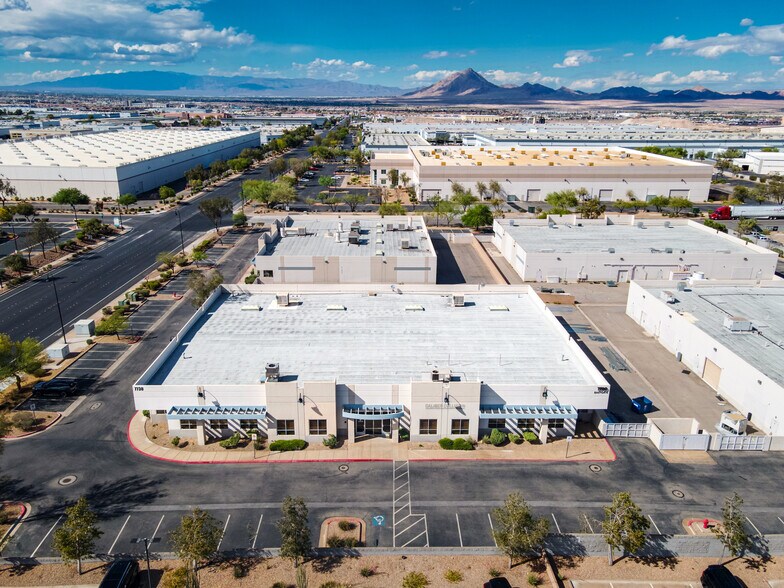 7700 Eastgate Rd, Henderson, NV à louer - Photo de l’immeuble – Image 3 sur 13