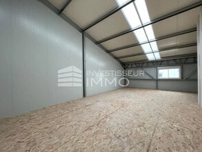 Local d'activités dans Brie-Comte-Robert à vendre Photo intérieure– Image 1 sur 3