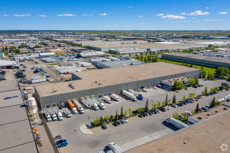 7139 44th St SE, Calgary, AB à louer - Aérien – Image 1 sur 2