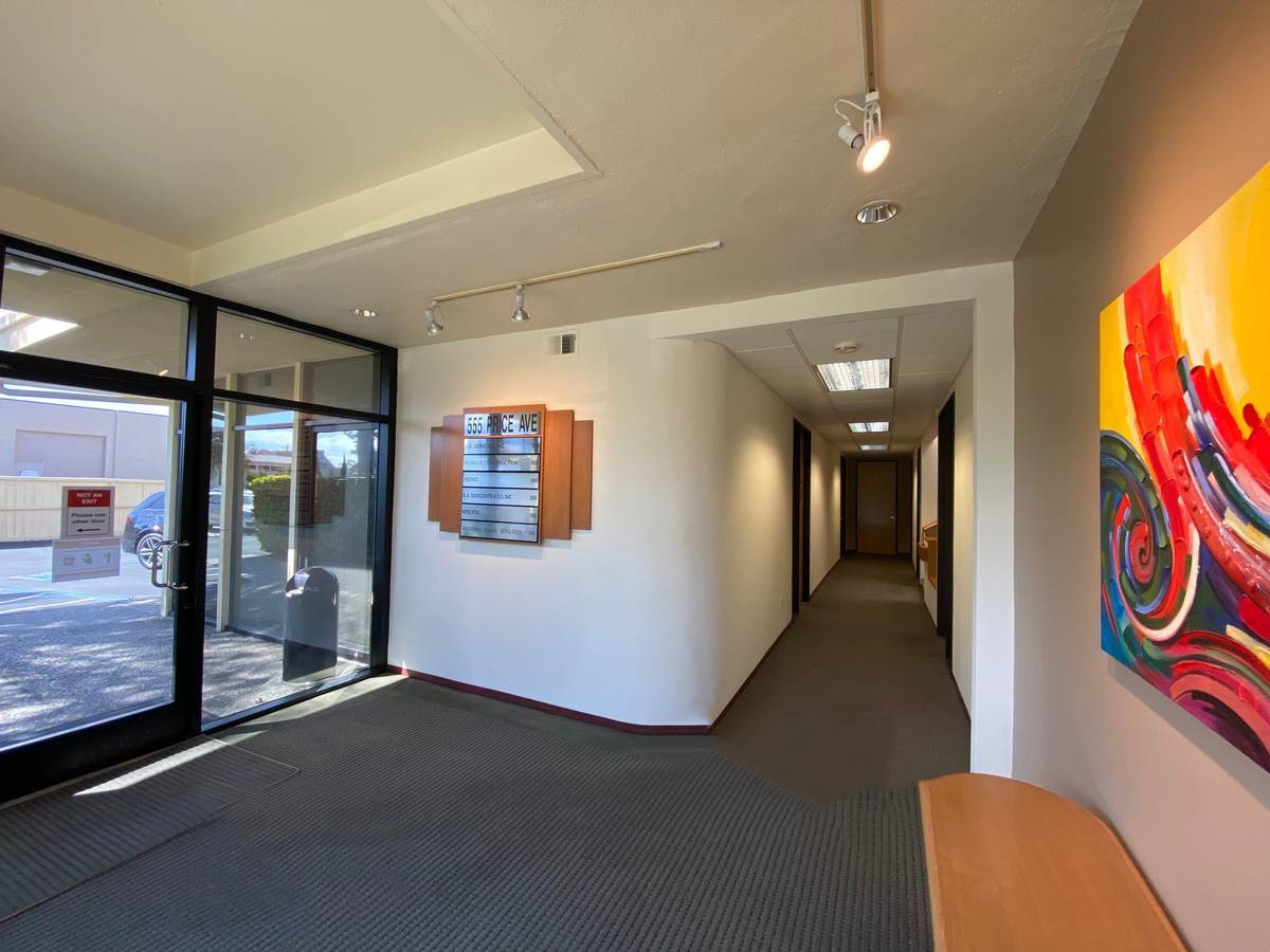 555 Price Ave, Redwood City, CA à louer Hall d’entrée– Image 1 sur 3