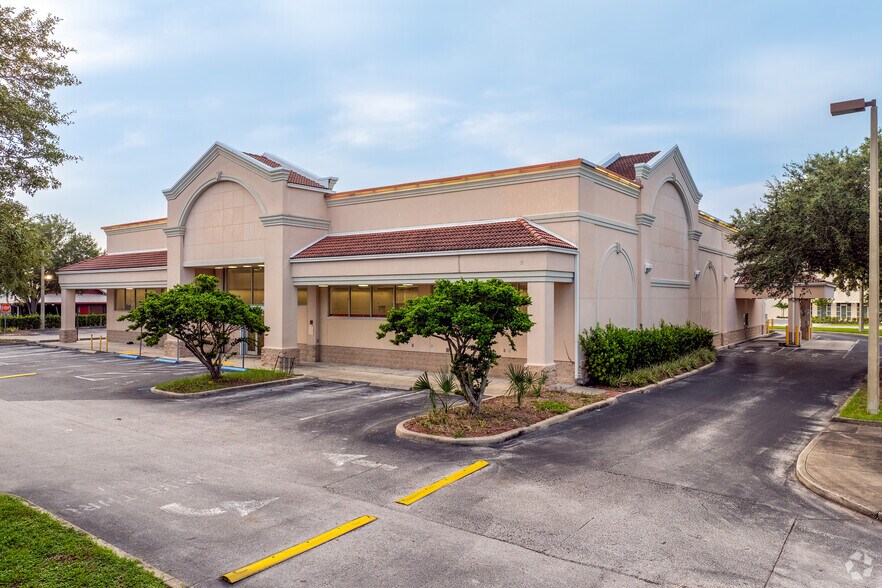 5886 Conroy Windermere Rd, Orlando, FL à louer - Photo de l’immeuble – Image 3 sur 12