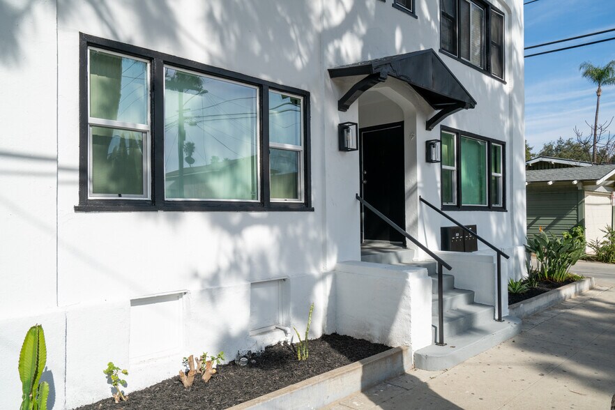 415 W Pine St, Santa Ana, CA à vendre - Photo de l’immeuble – Image 3 sur 23