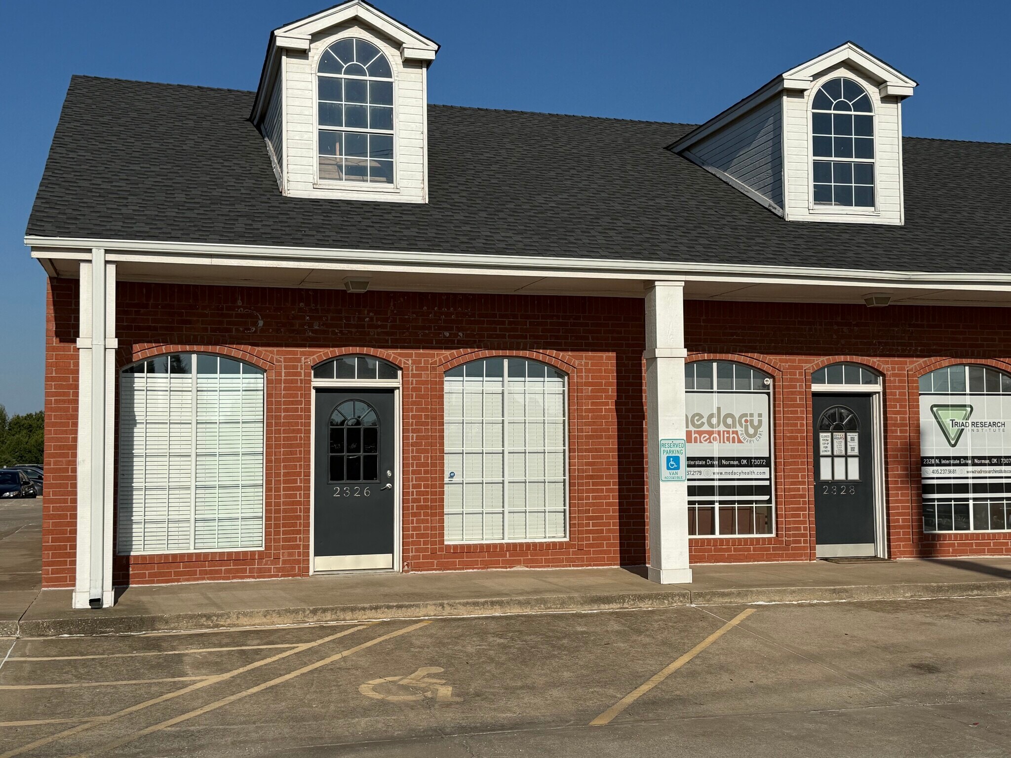 2326-2350 N Interstate Dr, Norman, OK à louer Photo de l’immeuble– Image 1 sur 6