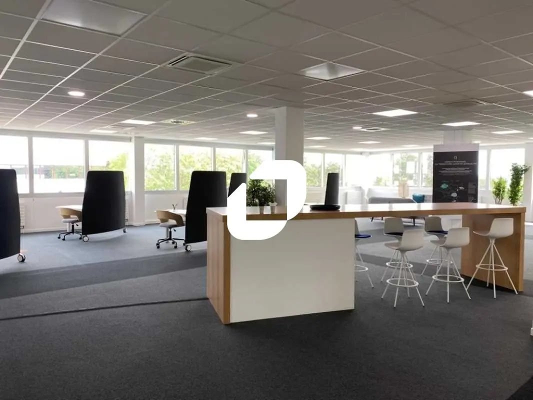10 Avenue De L'Entreprise, Cergy à louer Photo de l’immeuble– Image 1 sur 29