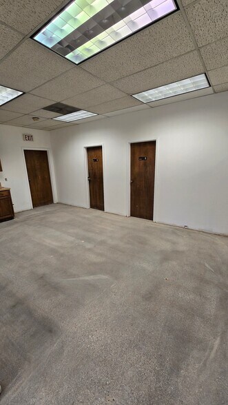 605 W Mockingbird Ln, Dallas, TX à vendre - Photo de l’immeuble – Image 3 sur 7