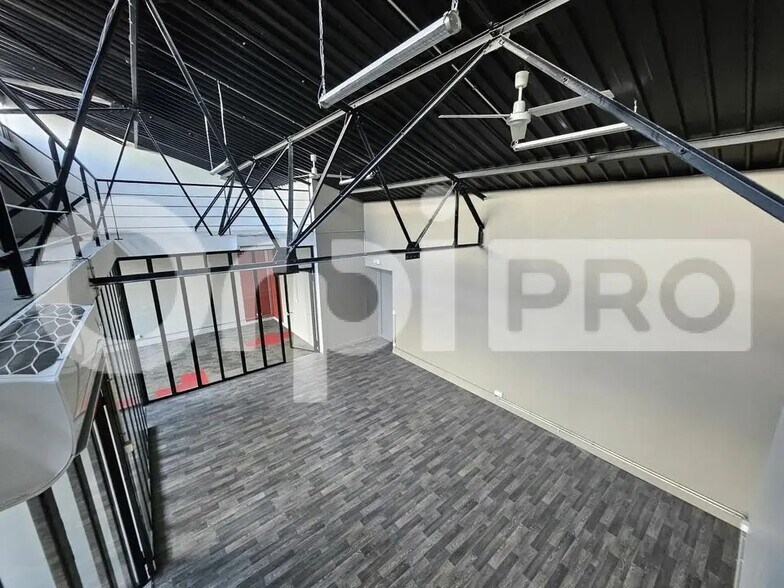 Bureau dans Reims à louer - Photo de l’immeuble – Image 1 sur 12