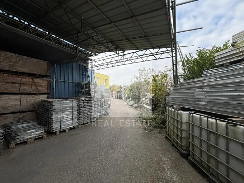 Local d'activités dans Charvieu-Chavagneux à vendre - Photo de la construction – Image 2 sur 12