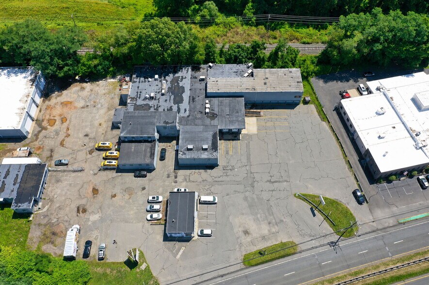 1510 John Fitch Blvd, South Windsor, CT à louer - Photo de l’immeuble – Image 2 sur 32