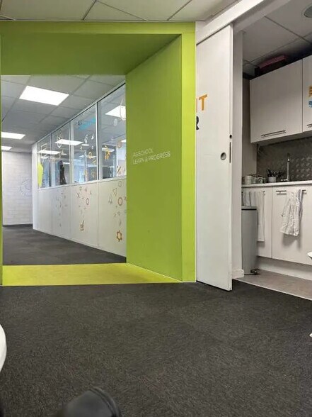 Bureau dans Villeurbanne à louer - Photo de l’immeuble – Image 2 sur 12