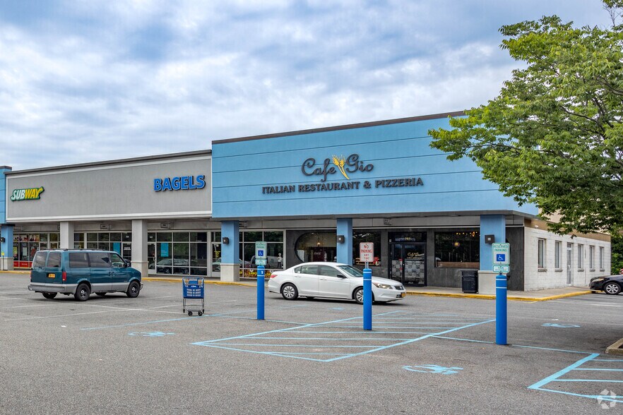 725-761 Sunrise Hwy, West Babylon, NY à louer - Photo de l’immeuble – Image 2 sur 6