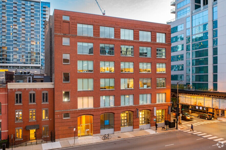 225 W Ohio St, Chicago, IL à louer - Photo de l’immeuble – Image 3 sur 5