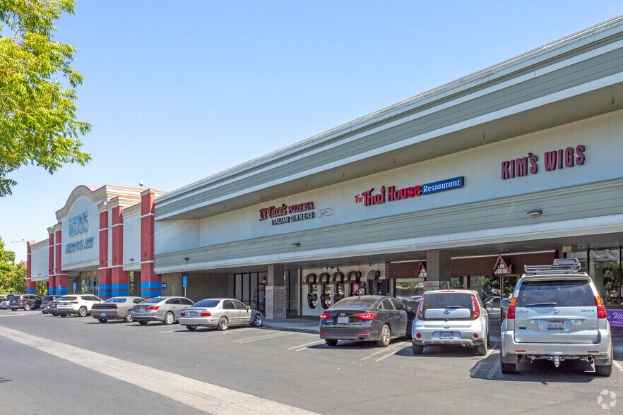 1029-1077 E Shaw, Fresno, CA à louer - Photo de l’immeuble – Image 3 sur 4